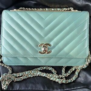 CHANEL Wallet-on-Chain with Gold Hardware